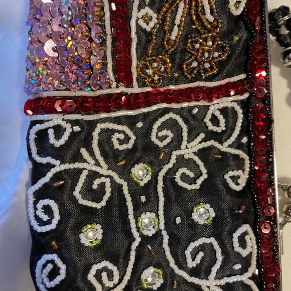 Gorgeous Beaded Handbag - Picture 3 of 4
